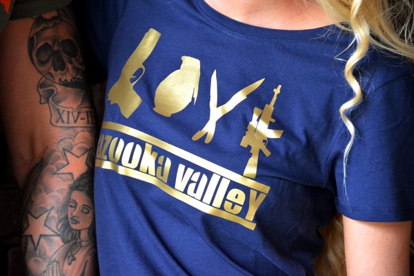 Damen T-Shirt "Gun Love"